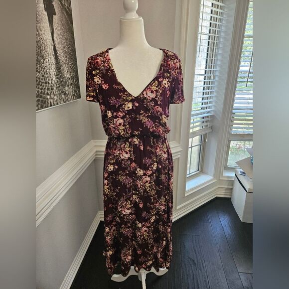 WAYF v-neck dress size Medium EUC - Picture 3 of 6